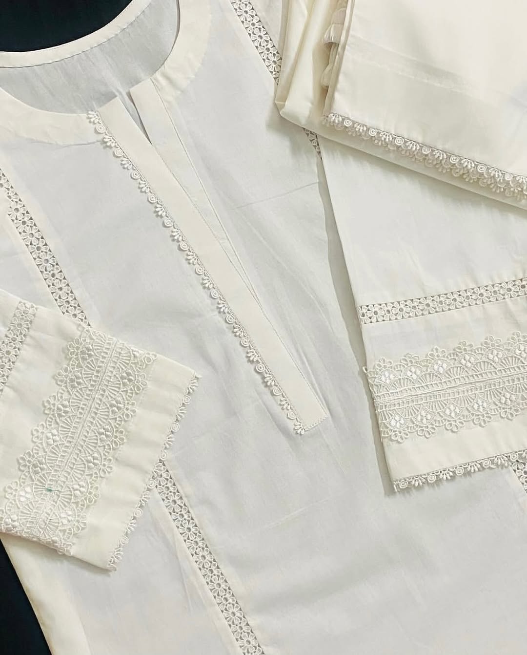 White Rose 2 PC Stitched